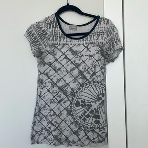 Black and White Daytrip Shirt Size M